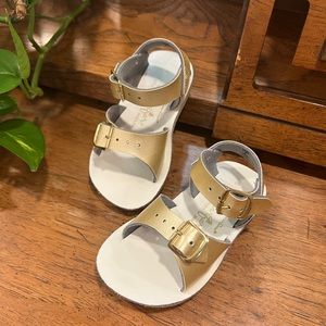 Sun-san toddler sandals